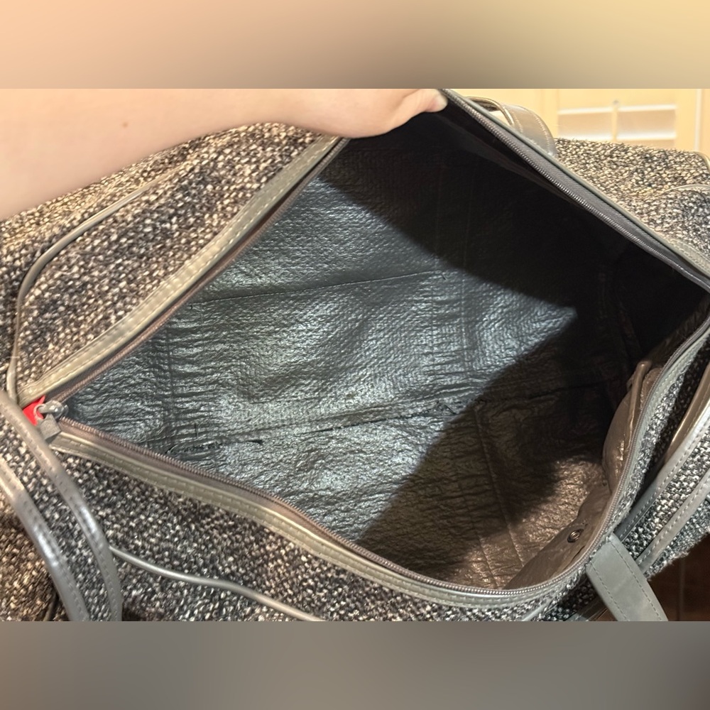 Oscar de la Renta Black & Gray Tweed 20” duffle travel bag. EUC - Picture 12 of 16
